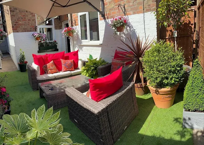 Self Contained Garden Flat Newly Refurbished