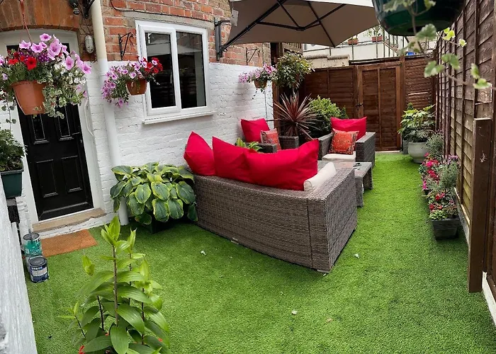 Self Contained Garden Flat Newly Refurbished